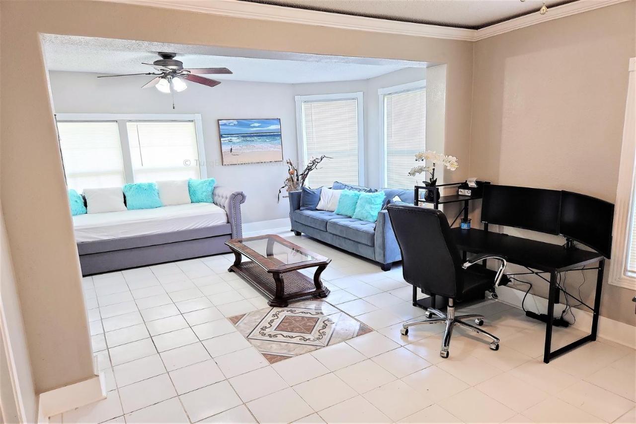 Casaazul-2605A-Couples Retreat By Beach & Pleasure Pier 1 Block Away- 2Bed 2Bath- 7 Minutes To Cruise Terminal Galveston Bagian luar foto