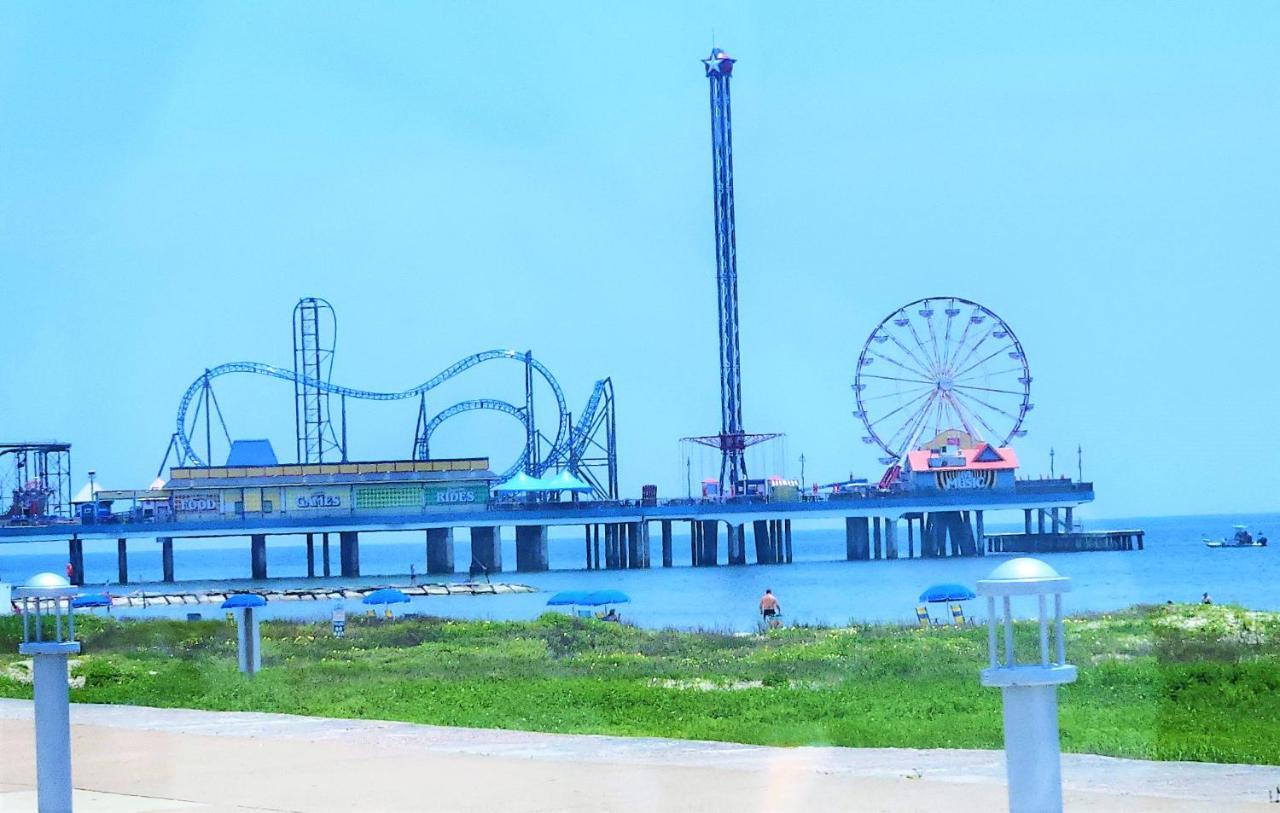 Casaazul-2605A-Couples Retreat By Beach & Pleasure Pier 1 Block Away- 2Bed 2Bath- 7 Minutes To Cruise Terminal Galveston Bagian luar foto