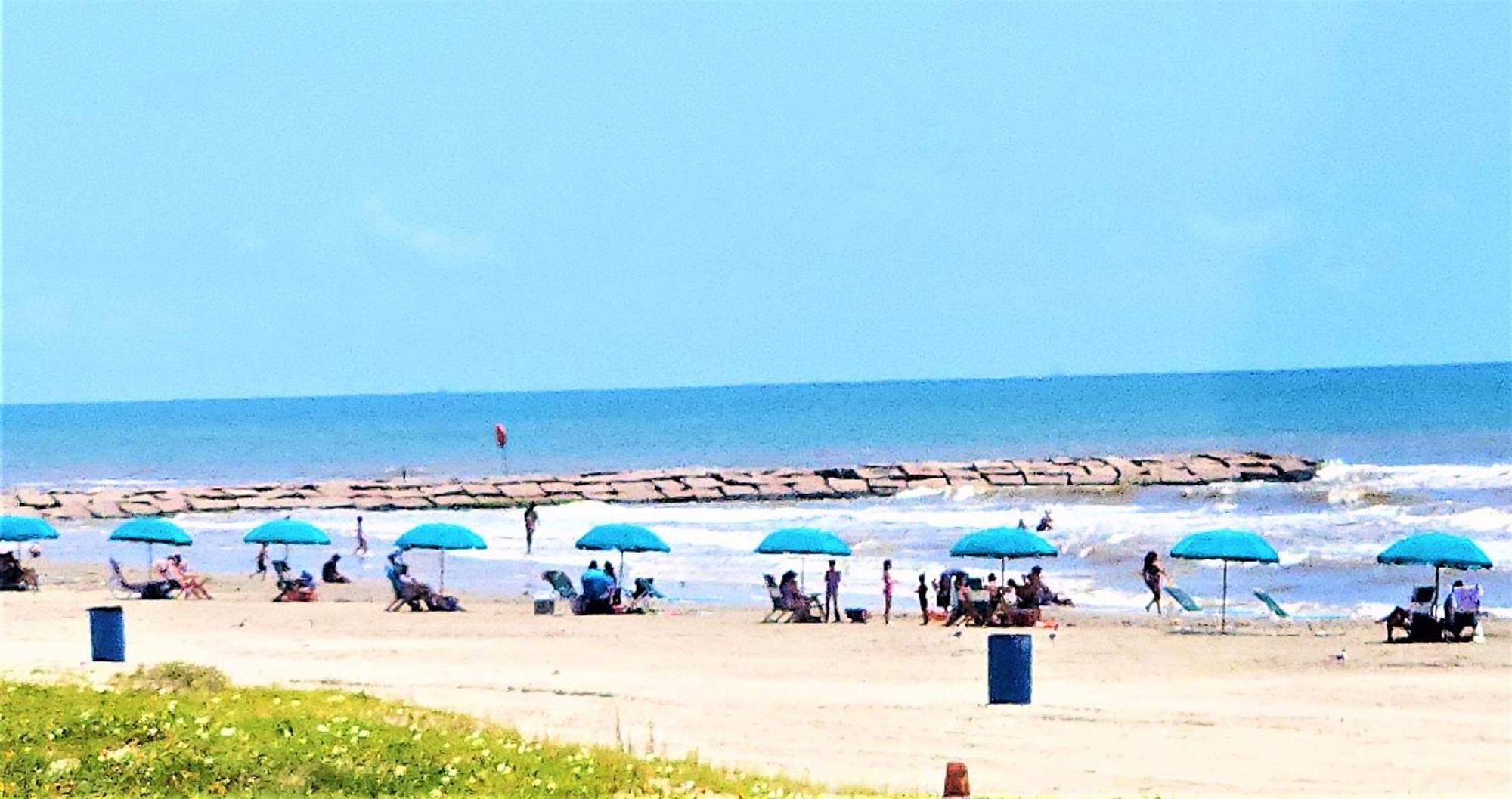Casaazul-2605A-Couples Retreat By Beach & Pleasure Pier 1 Block Away- 2Bed 2Bath- 7 Minutes To Cruise Terminal Galveston Bagian luar foto