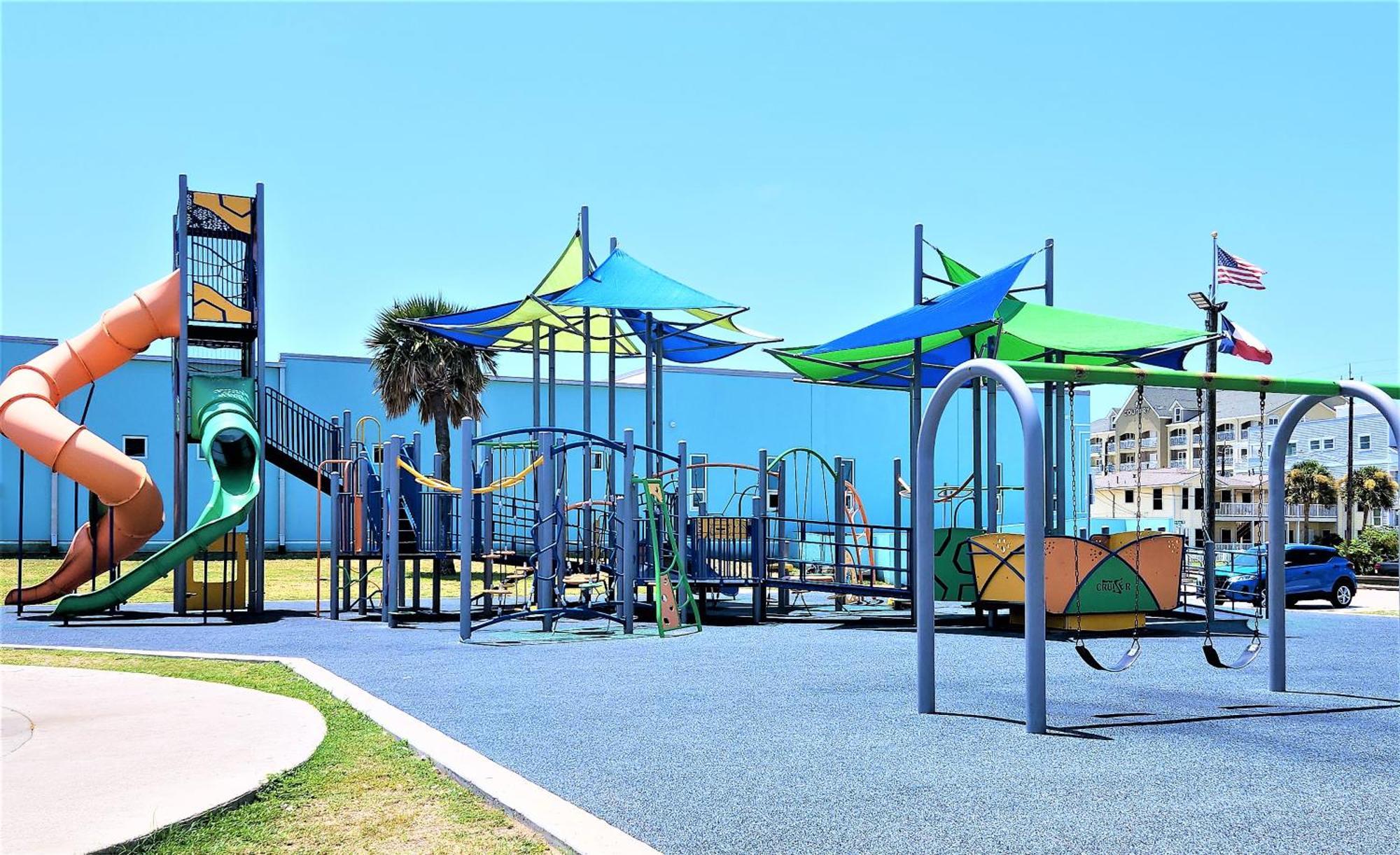 Casaazul-2605A-Couples Retreat By Beach & Pleasure Pier 1 Block Away- 2Bed 2Bath- 7 Minutes To Cruise Terminal Galveston Bagian luar foto