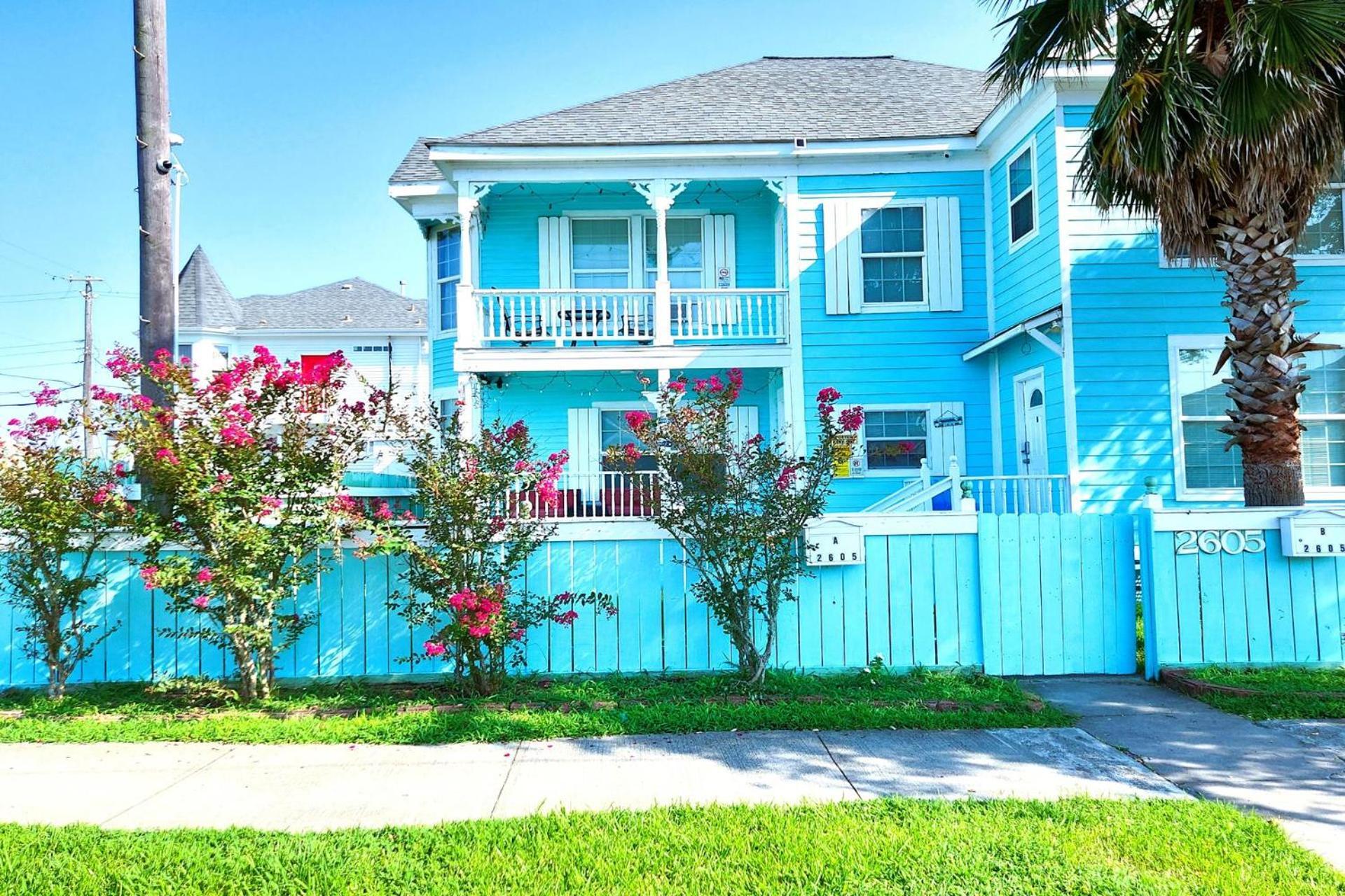 Casaazul-2605A-Couples Retreat By Beach & Pleasure Pier 1 Block Away- 2Bed 2Bath- 7 Minutes To Cruise Terminal Galveston Bagian luar foto