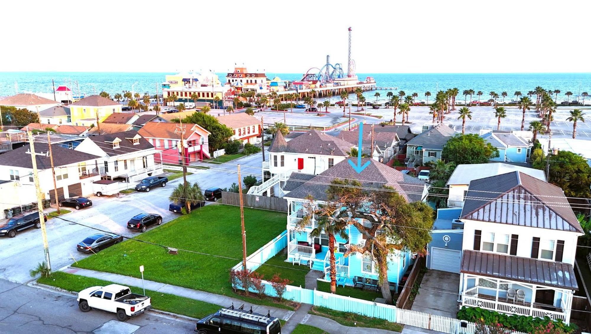 Casaazul-2605A-Couples Retreat By Beach & Pleasure Pier 1 Block Away- 2Bed 2Bath- 7 Minutes To Cruise Terminal Galveston Bagian luar foto